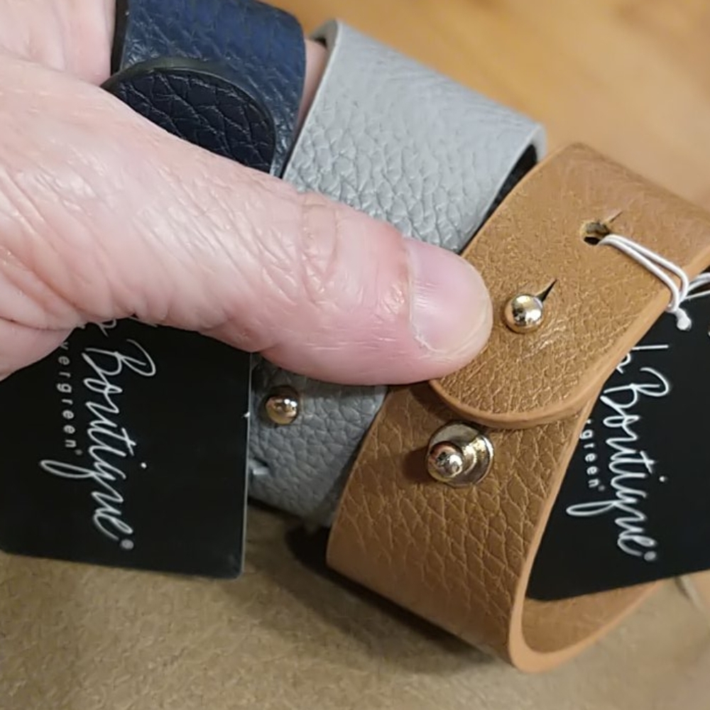 🇨🇦 Set of 3 Vegan Leather Wrist Cuffs